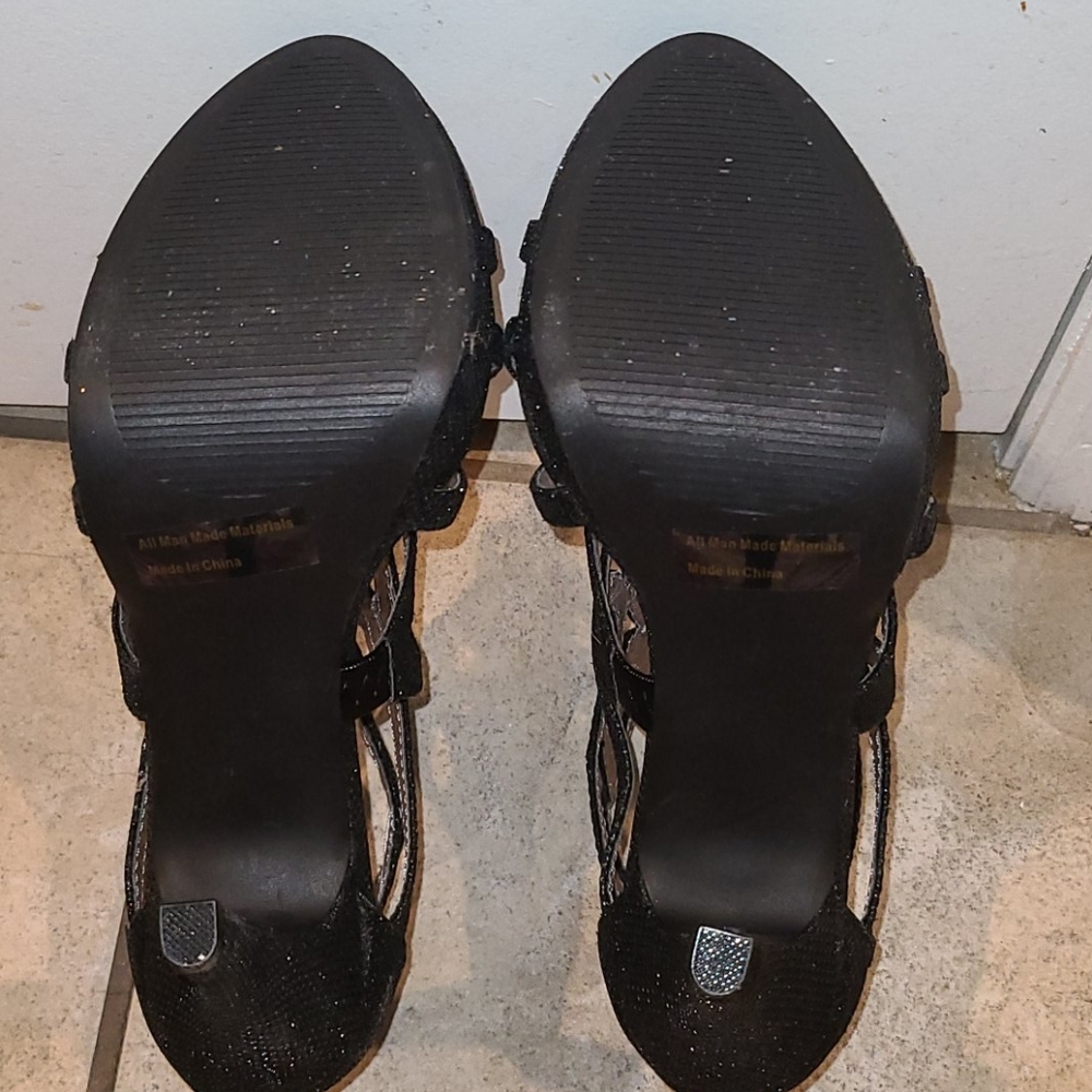Report Heels - Picture 3 of 4